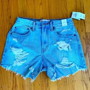 Mid Rise Boyfriend Short